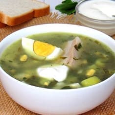 Зеленый борщ с щавелем яйцом и мясом