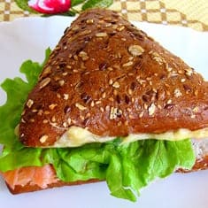 Сэндвич с красной рыбой