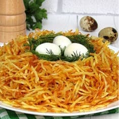 Салат «Гнездо глухаря» с курицей и грибами