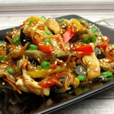 Баклажаны с курицей и овощами