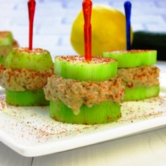 Закуска из огурцов с тунцом