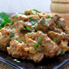Печень по-строгановски