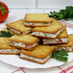 Сырная закуска на крекерах