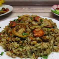 Гречка с грибами, луком и морковью