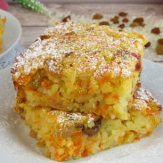 Рисовая запеканка с яблоками и изюмом
