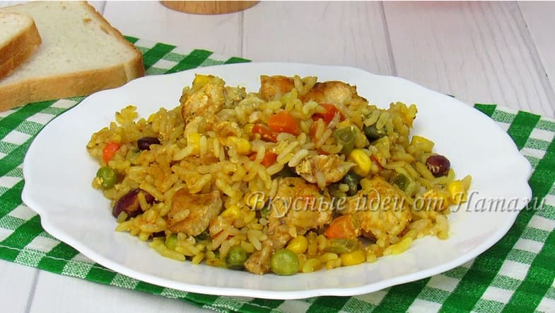 Рис с курицей и овощами в духовке в рукаве