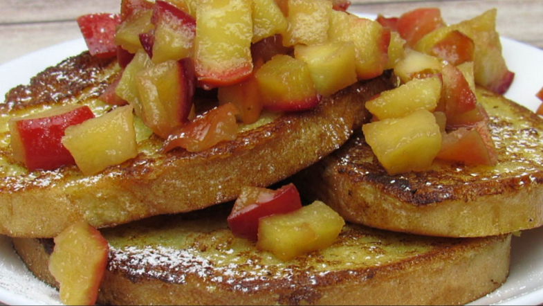 Сладкие гренки с яблоками